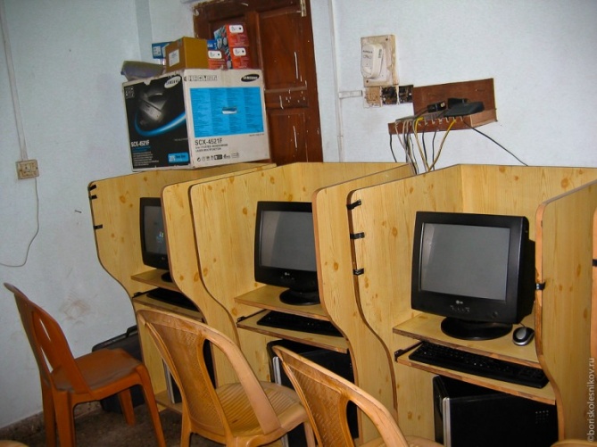 Интернет кафе с древнейшими компьютерами