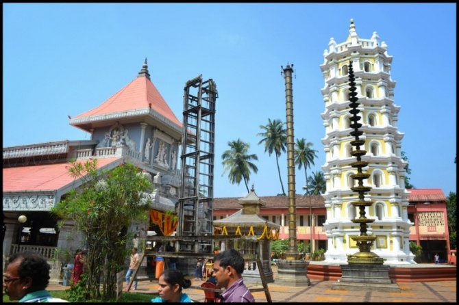 Храм Шри Mahalasa Narayani