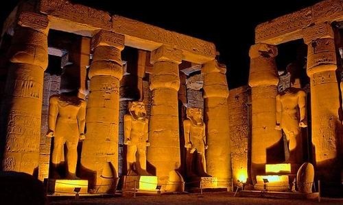 Ночная подсветка Луксорского Храма