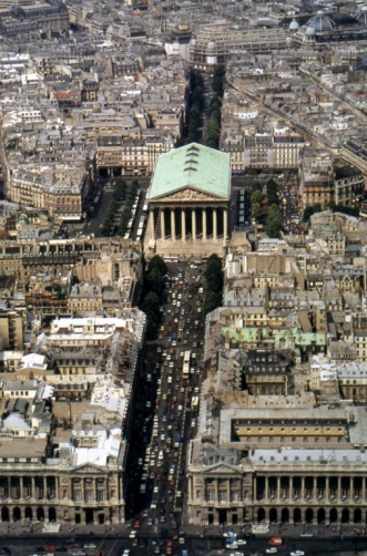 Вид сверху на церковь Мадлен в Париже
