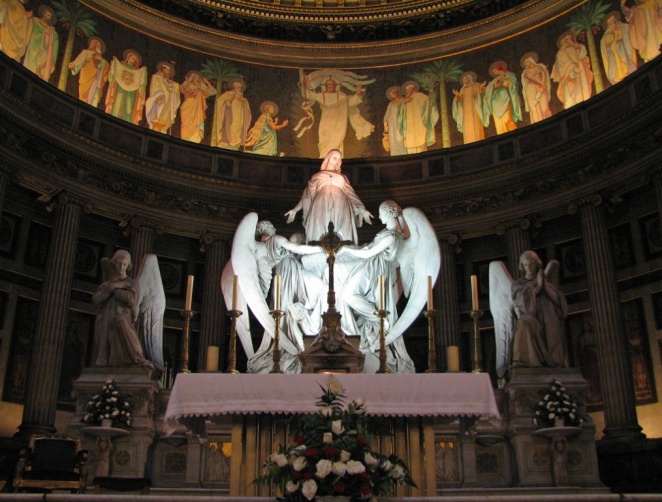 Скульптура Шарля Марочетти над алтарем церкви