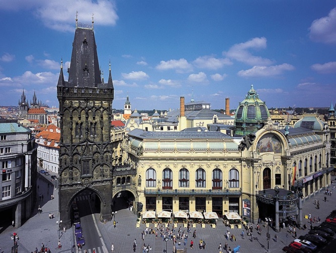 Жемчужина готической архитектуры в Праге - Пороховые Ворота