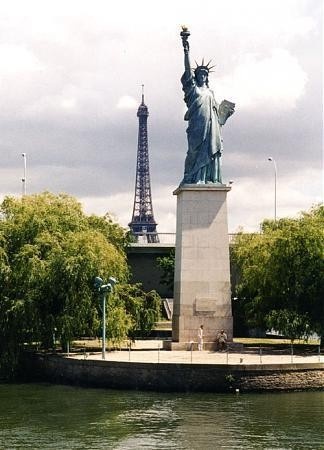 Статуя Свободы в Париже. Лебединый остров