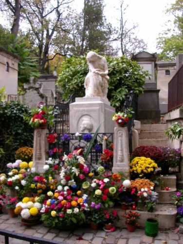 ...увидеть великолепную скульптуру на могиле Шопена...