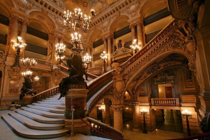 Жемчужина дворца Гарнье - парадная лестница