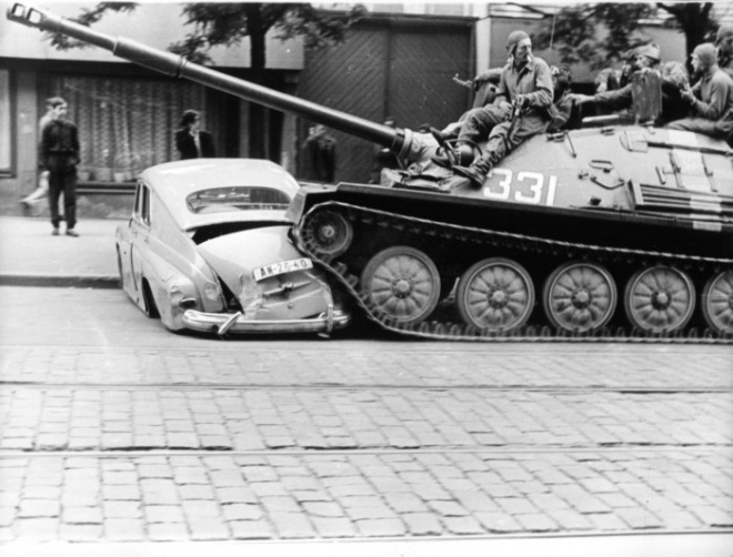 Русские танки в 1968 в Праге