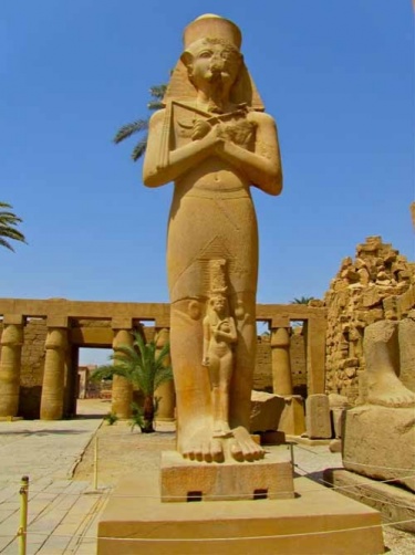 Статуя Рамзеса в Карнакском Храме