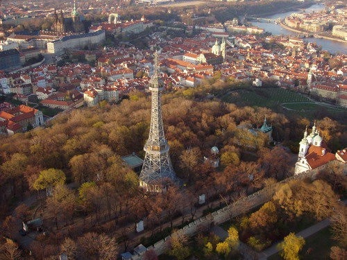 С высоты Петршинской башни открывается изумительный вид на Прагу