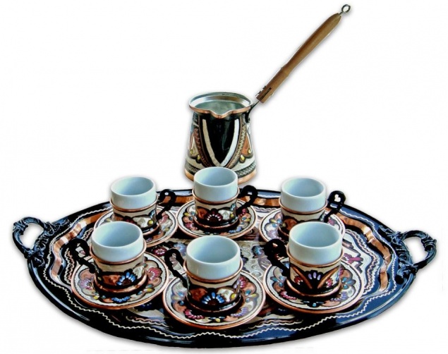 Кофе в Турции популярно и подается в красивой посуде