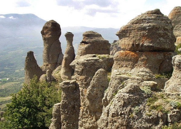 Каменные статуи на горе Демерджи