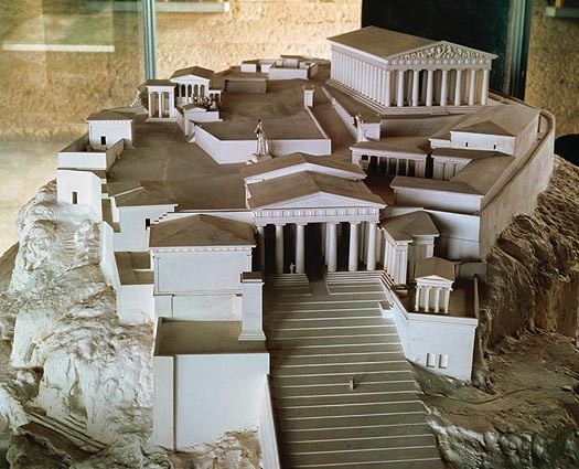 Акрополь в Афинах. Макет. Вход через Пропилеи.