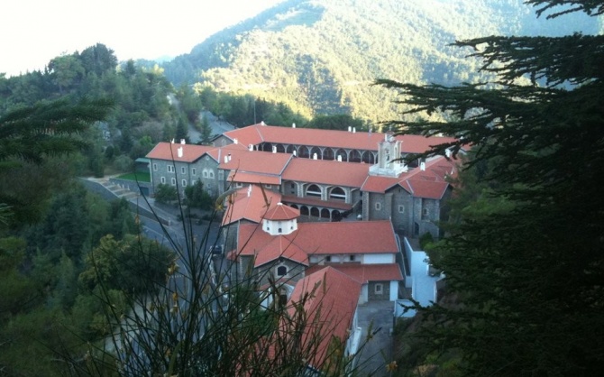 Киккский монастырь расположен высоко в горах