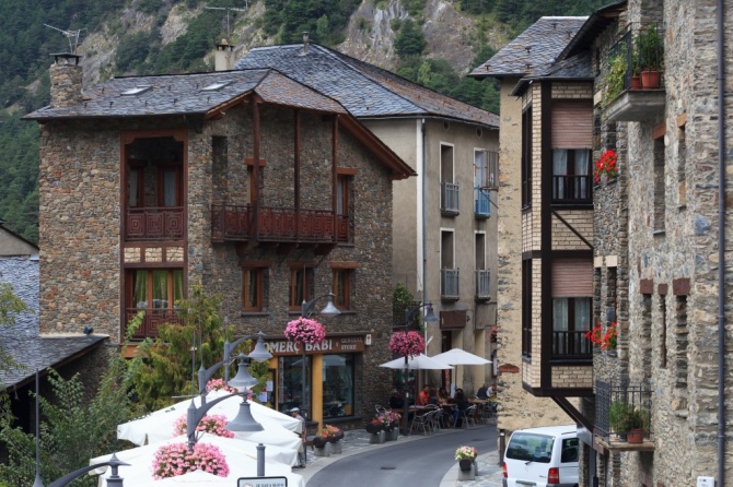 Андорра - симпатичное государство в окружении гор