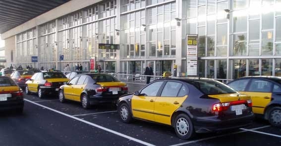 Черно-желтое такси в Барселоне не перепутаешь