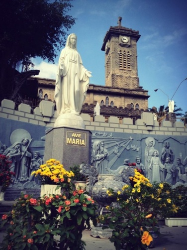 Площадка со статуей Девы Марии