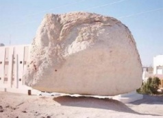 Висячий камень в Иерусалиме